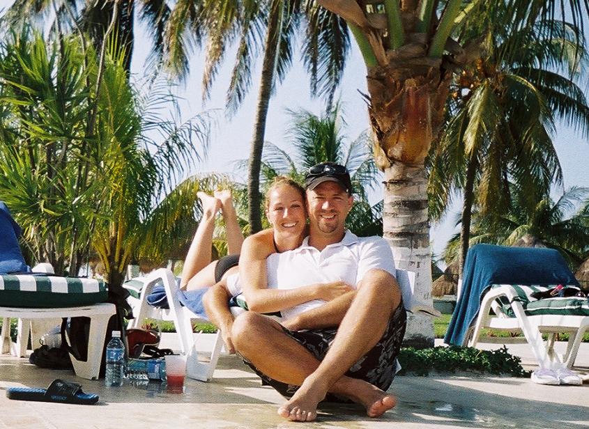 [Mike_Ashley+Poolside+in+Cancun.jpg]