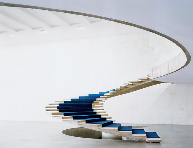 [Oscar+Niemeyer+staircase.jpg]
