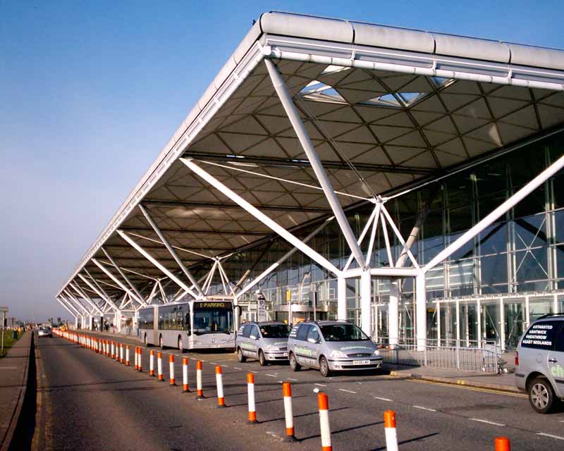 [stansted_airport_exterior_01.jpg]