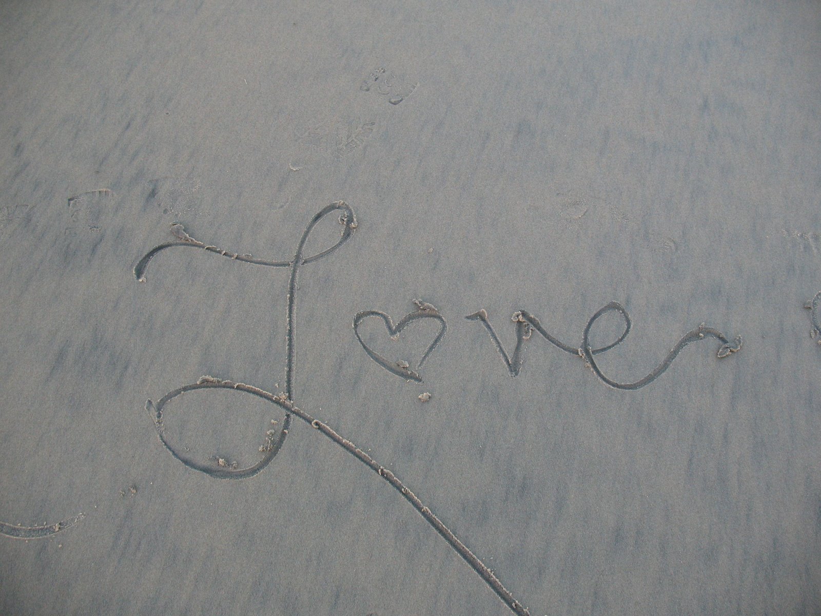 [love+in+sand.JPG]