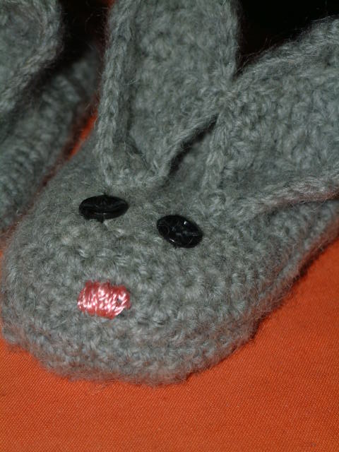 [rabbit+slippers+front+closeup.JPG]