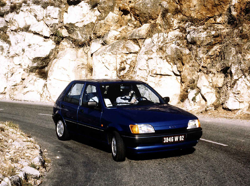 [in_Ford_Fiesta_old_1989_120.jpg]