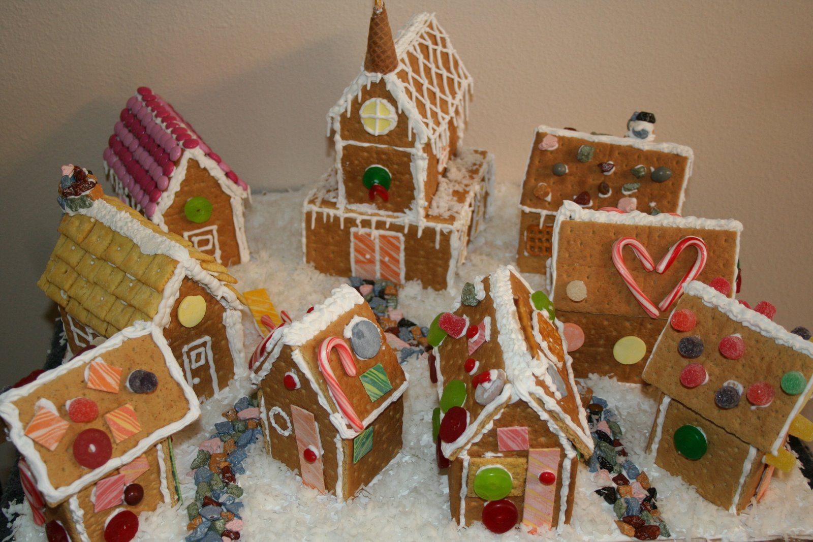 [Gingerbread+houses+002.jpg]