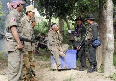 [080717+-+Khmer+troops+in+Preah+Vihear+07+(Reuters).jpg]