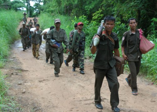 [080721+-+Khmer+troops+(KS).jpg]