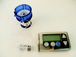 [300px-Insulin_pump_and_infusion_set.jpg]