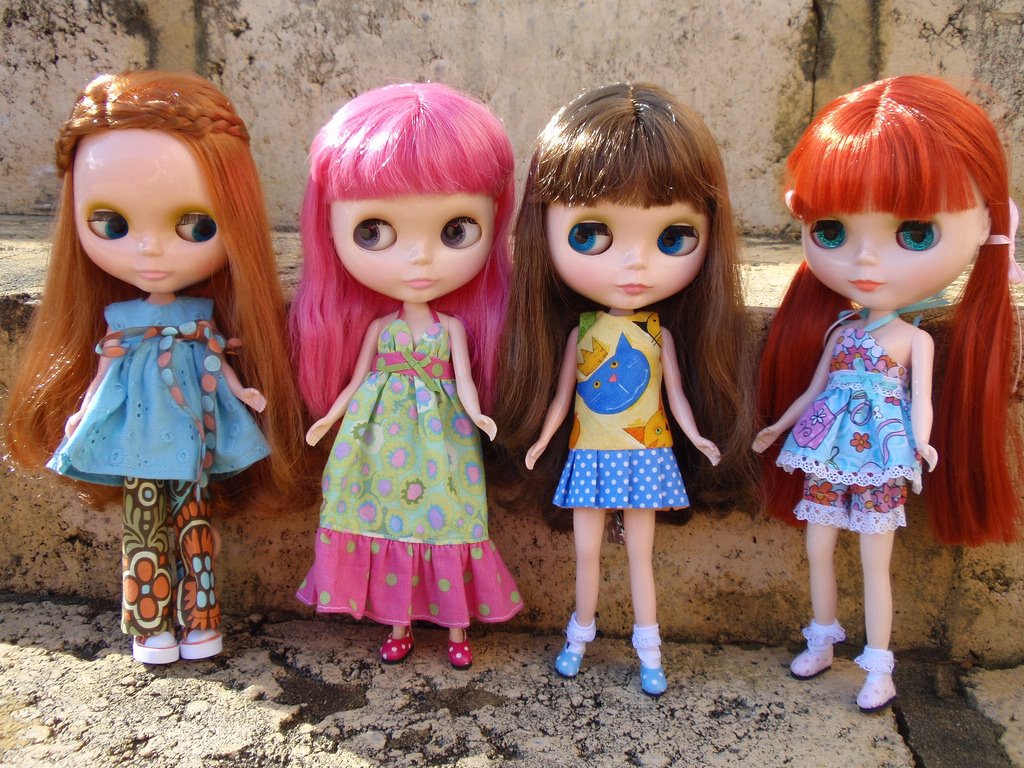 [Maddy's+dolls-+Piaf,+Fleur,+Wendy+and+Cyan.jpg]