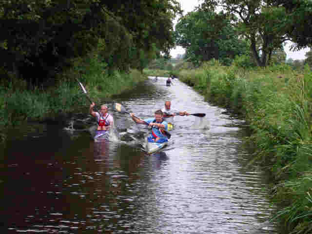 [June+2008+235+Canoe+Race+B.jpg]
