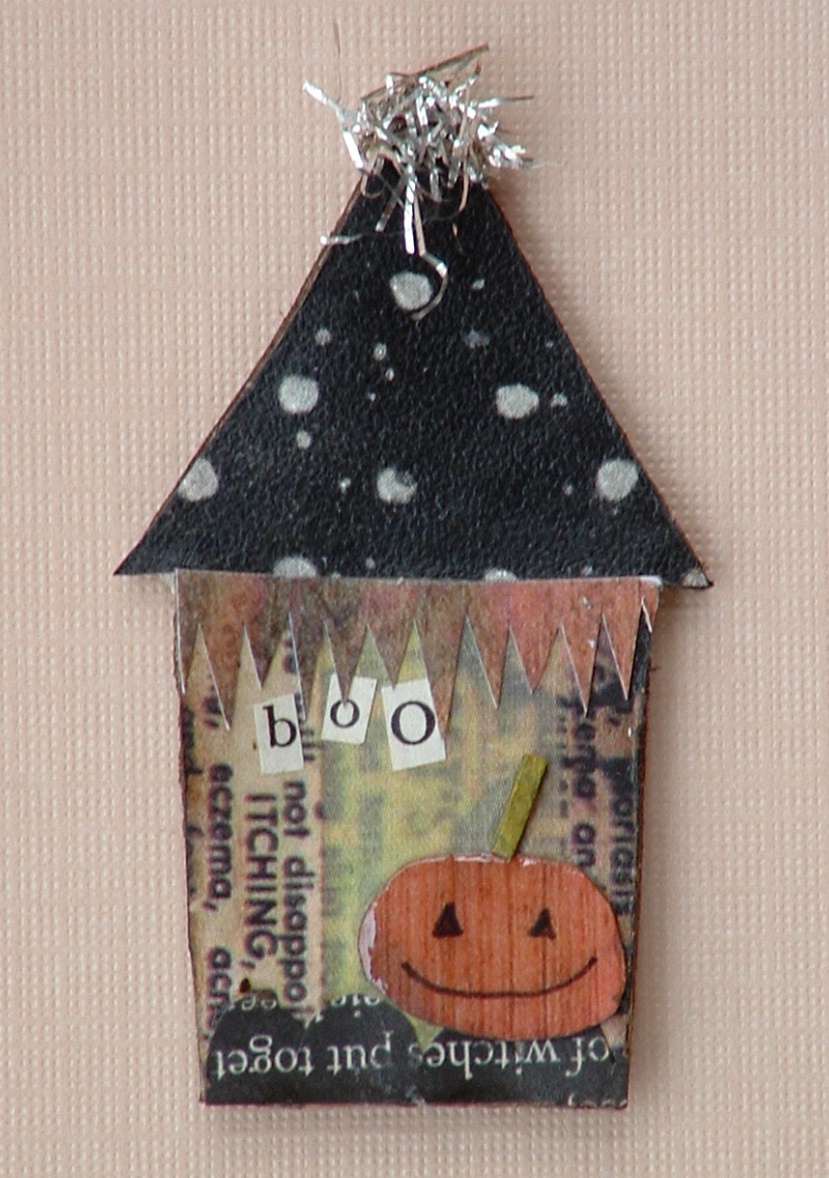 [halloween+-+house+ornament+jack+boo.JPG]