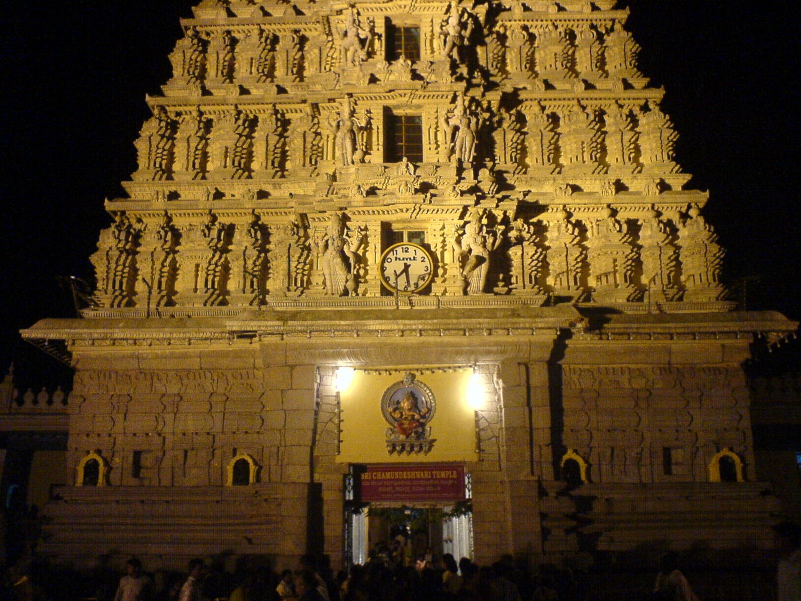 [Chamundi_Temple,_Mysore.jpg]