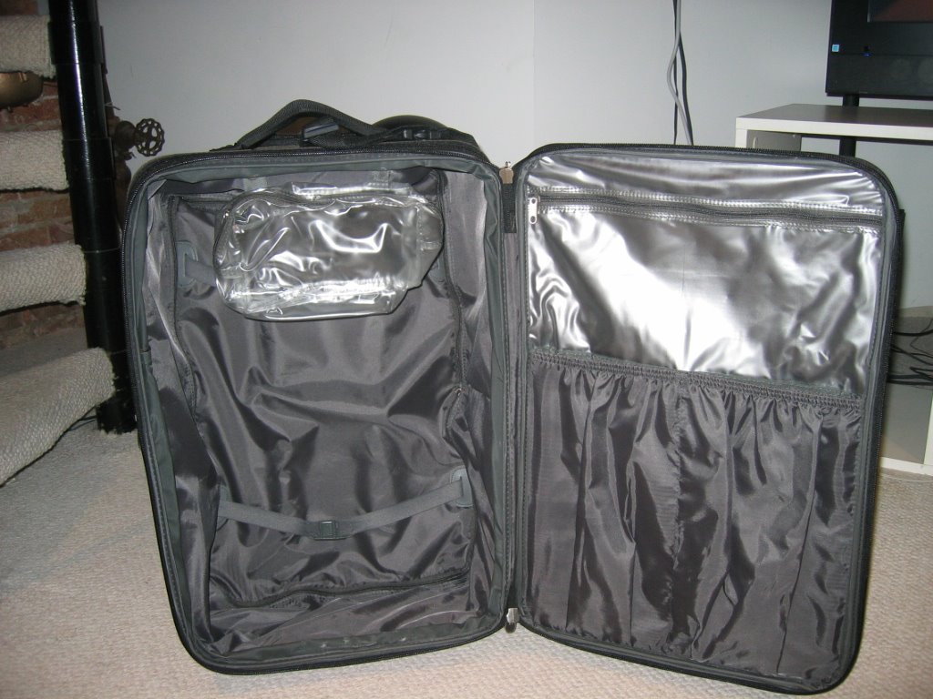 [New+luggage+inside.JPG]