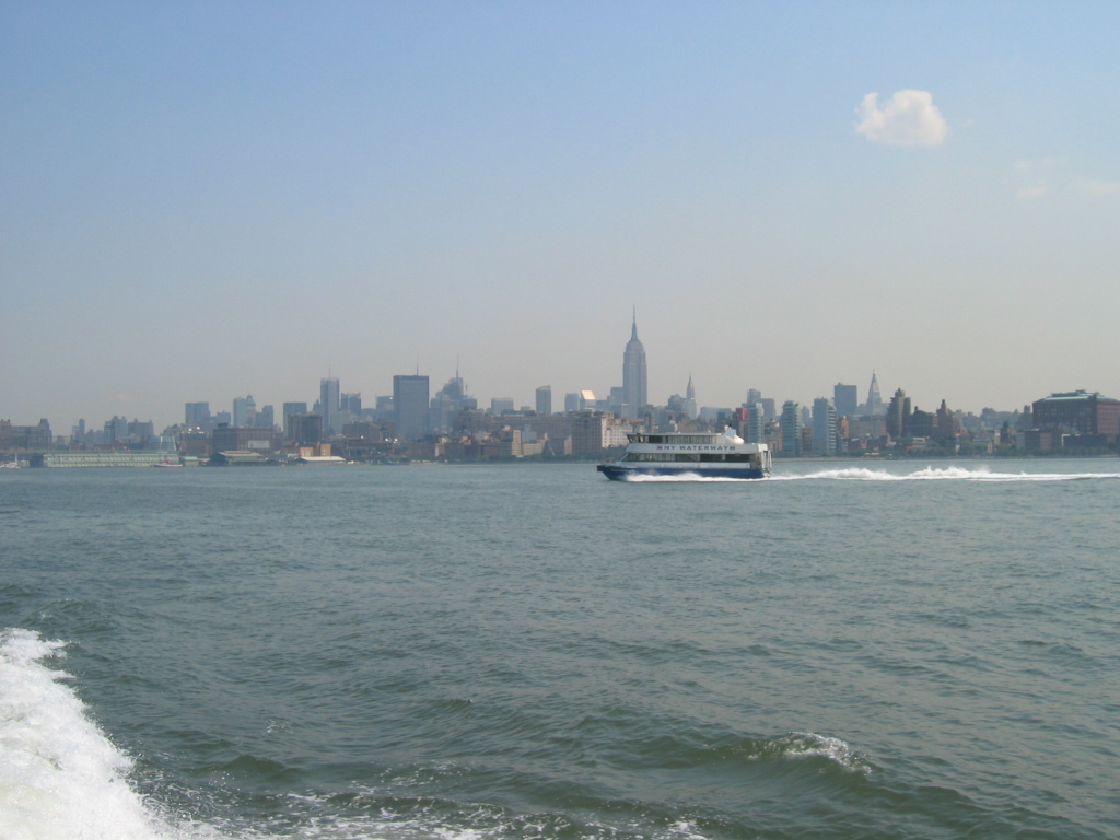 [another+ferry+with+ny+backdrop.JPG]