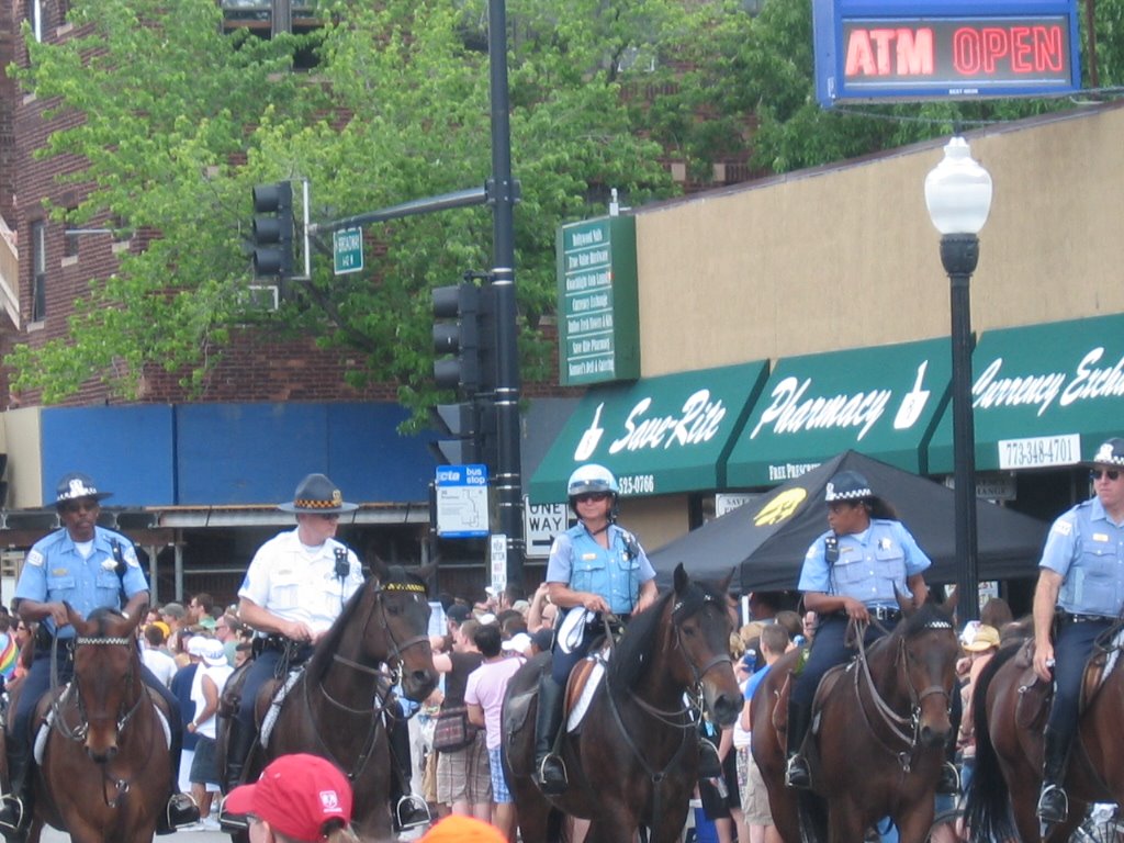 [Cops+on+horses.JPG]