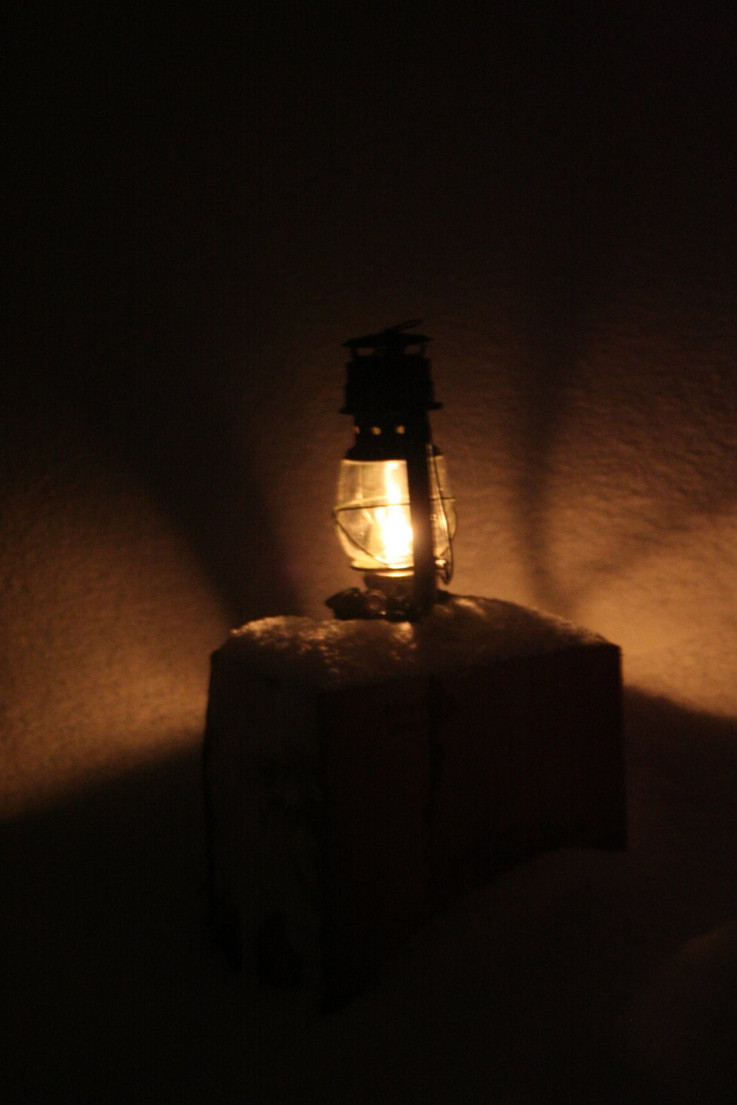 [Petrol+Lamp+in+Snow.jpg]