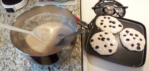 [blueberry-oatmeal-pancakes.jpg]