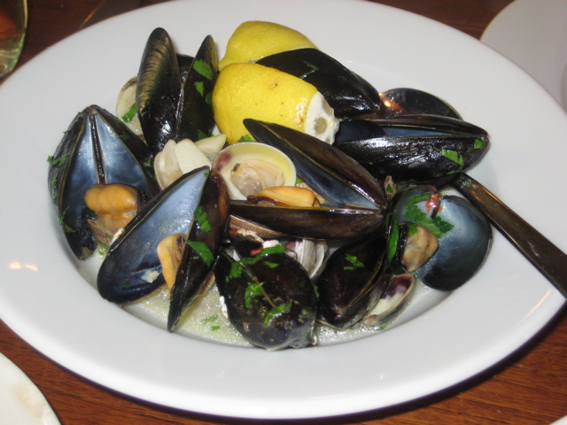 [Aromi+mussels+and+clams.jpg]