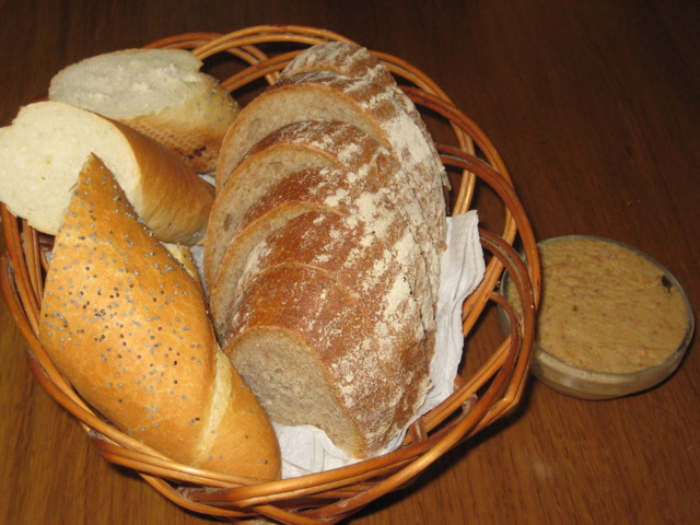 [Deminka+bread.jpg]