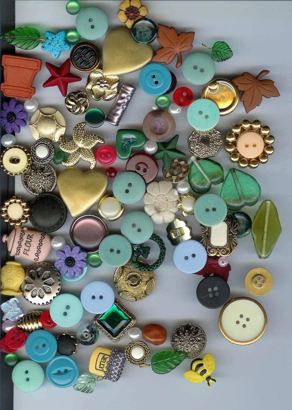 [assorted+buttons+and+charms.jpg]