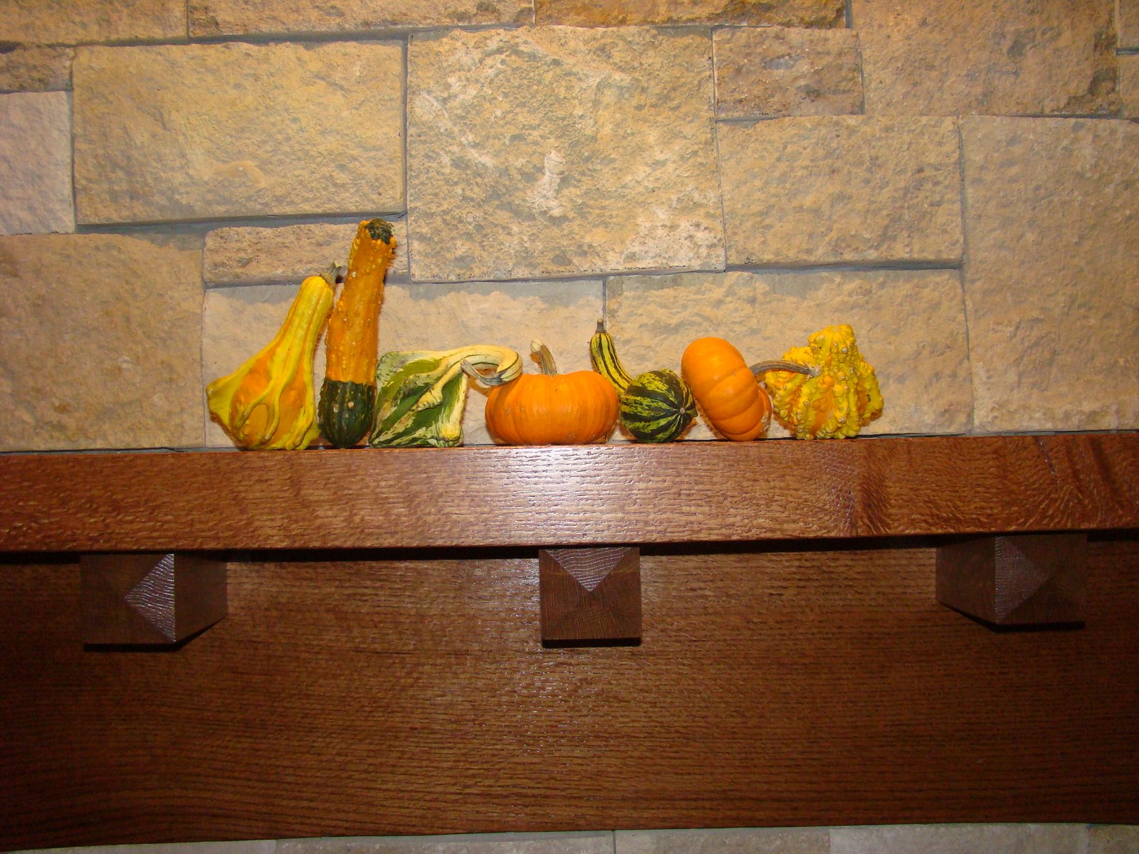 [decorating+the+mantle+for+thanksgiving+004.jpg]