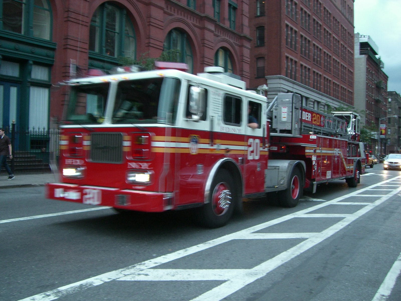 [Fire+Department+New+York+2006+f4.JPG]