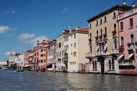 [Connie+Pombo+-+July+30-Aug+3+Venice_Grand_Canal.jpg]