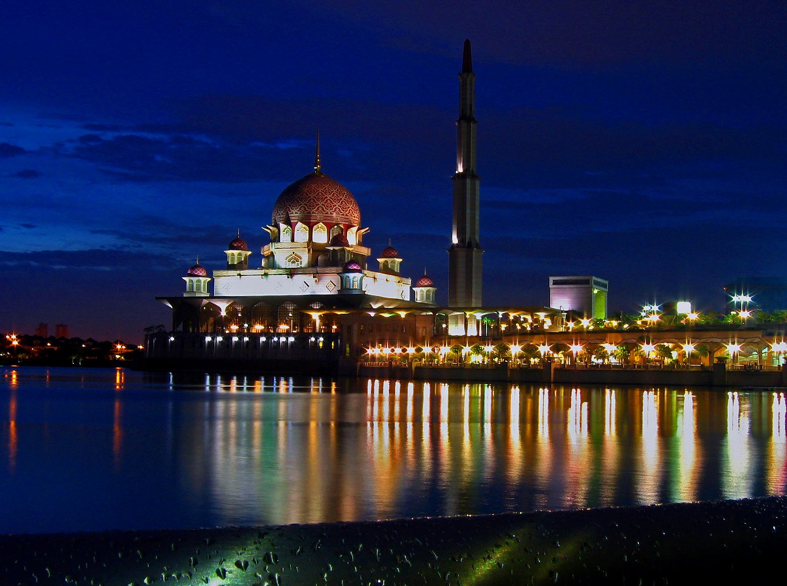 [Putrajaya+Mosque+2.jpg]