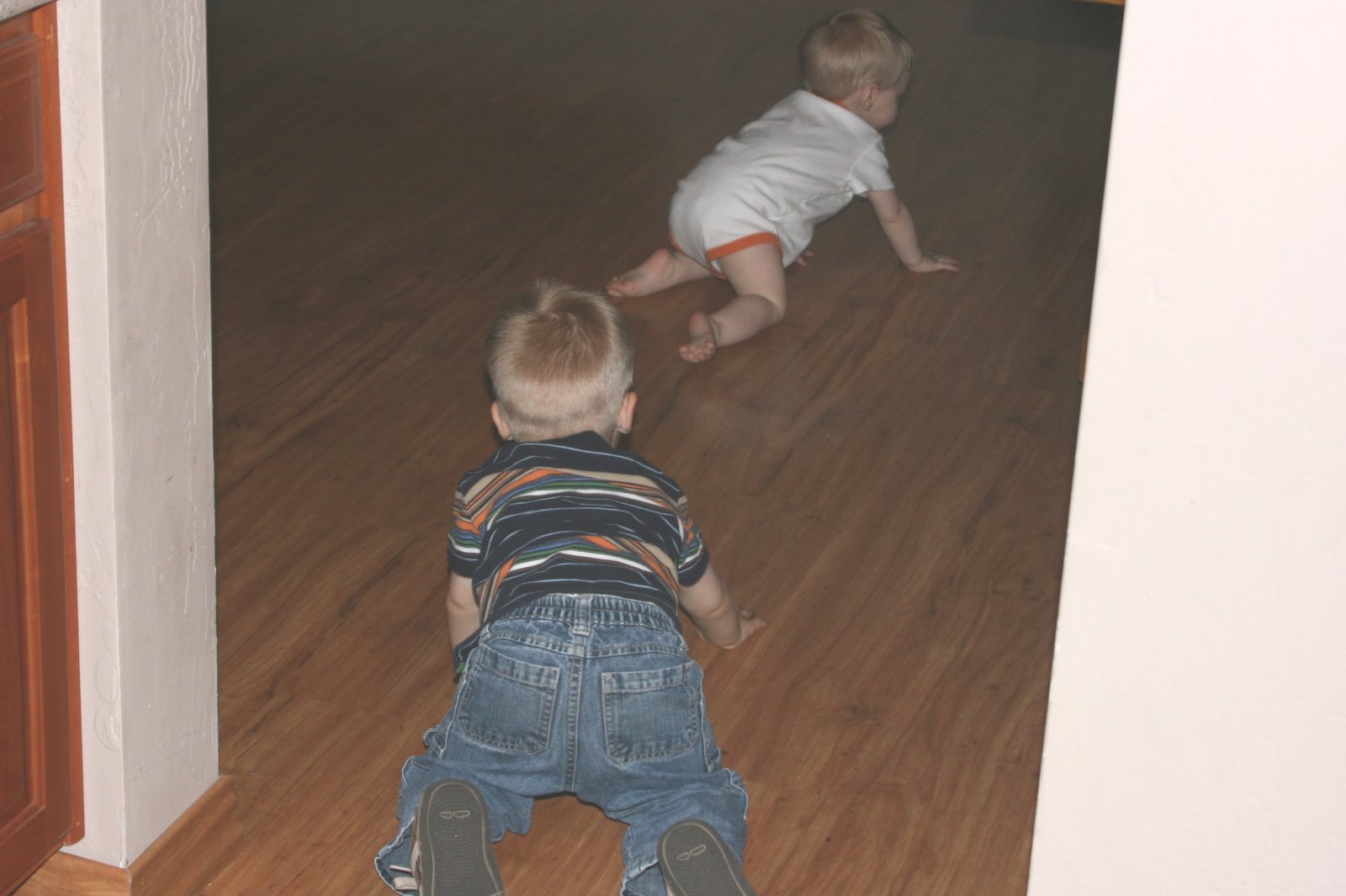 [Noah+and+Aaron+crawling.JPG]