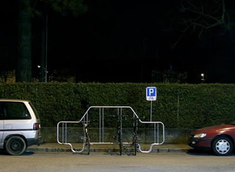 [bycycle_parking.jpg]