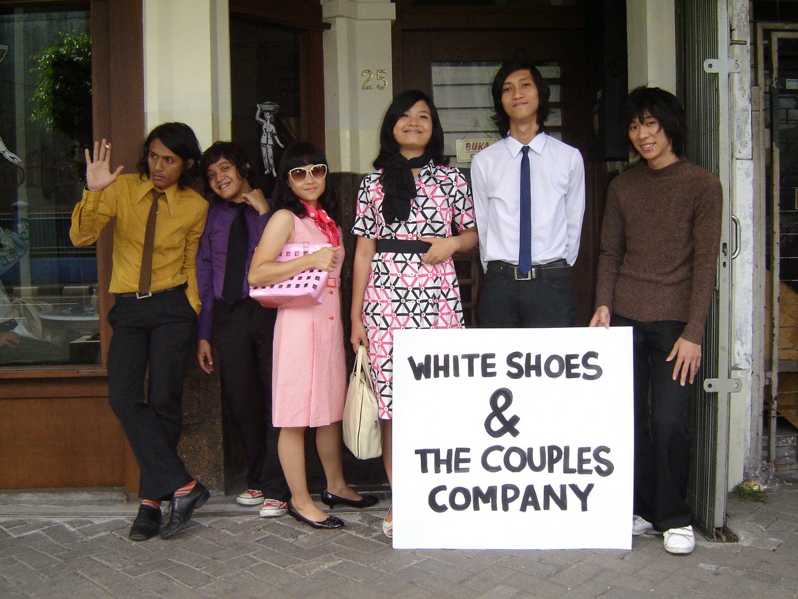 [white+shoes.jpg]