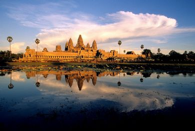 [Angkor+Wat+with+water+reflection.jpg]