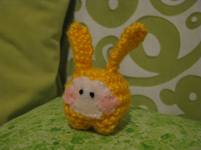[knitted_mini_bunny2.jpg]
