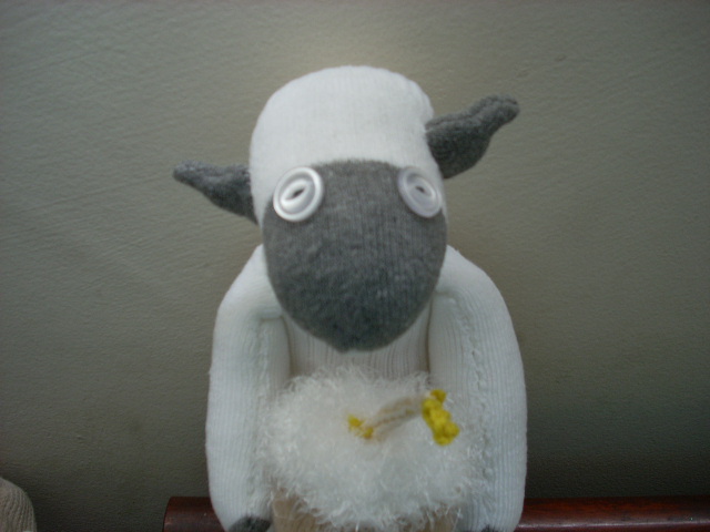 [birthday+sheep+and+minimalist+cardigan+004.jpg]