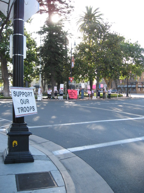 [Support+Troops+and+protesters.JPG]
