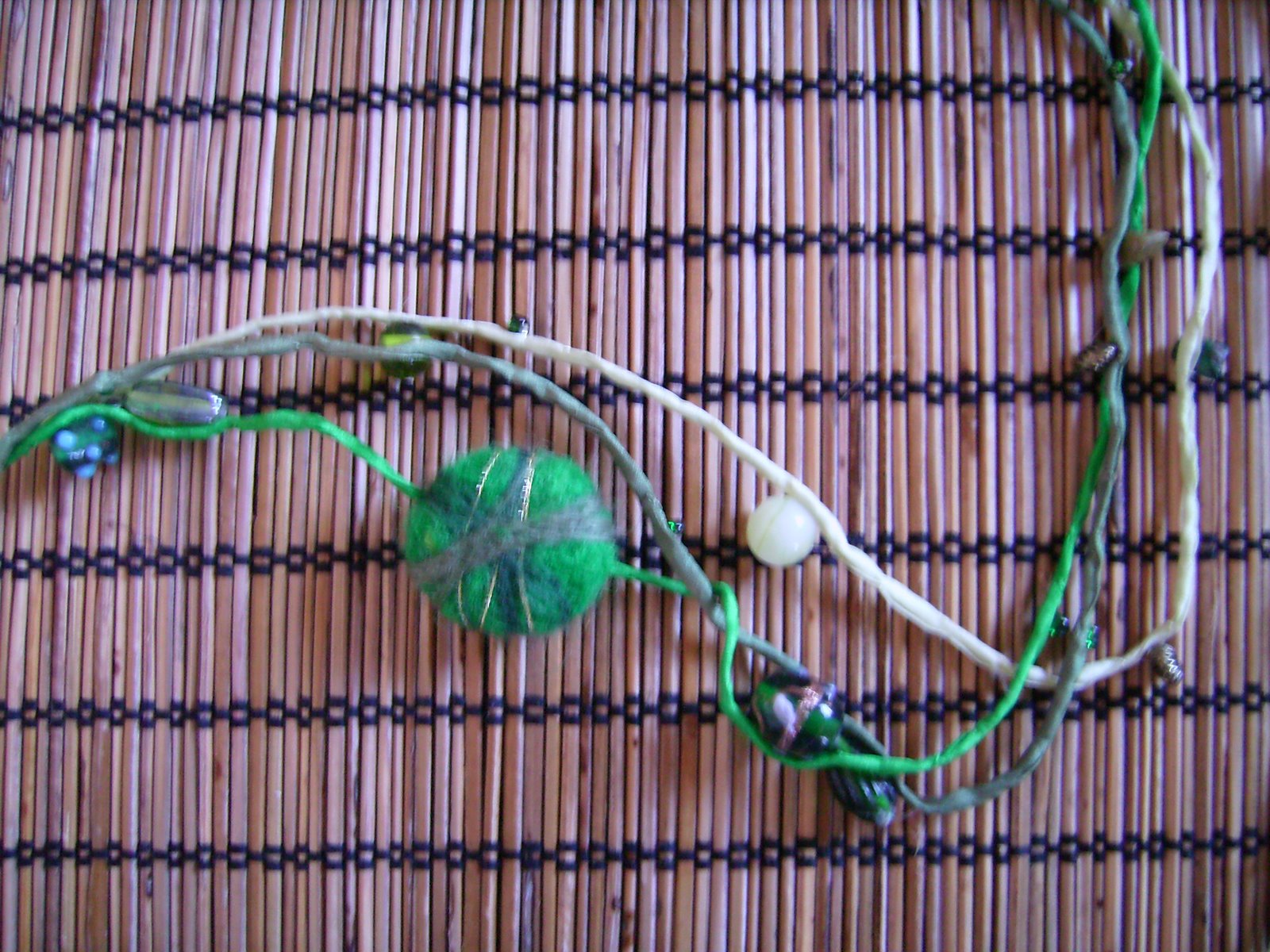 [green+necklace+2_1.JPG]