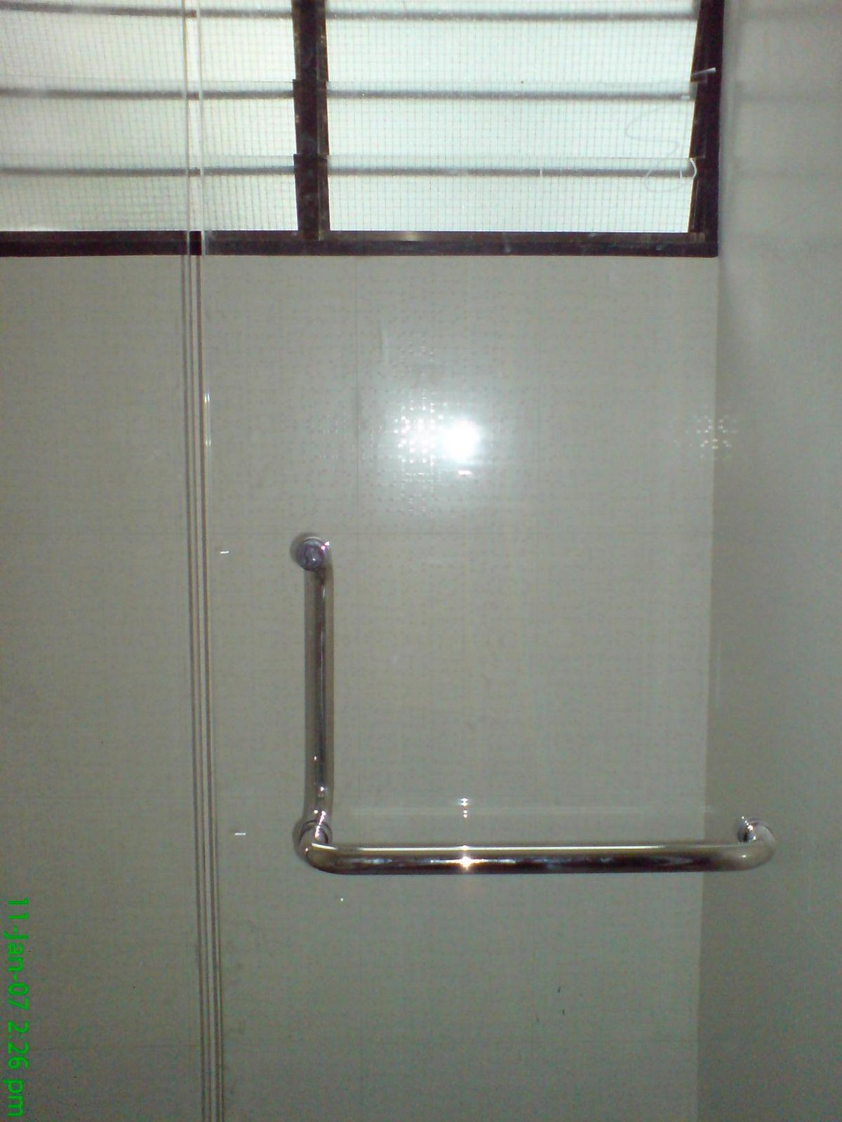 [glass+shower+screen+in+MBR.JPG]