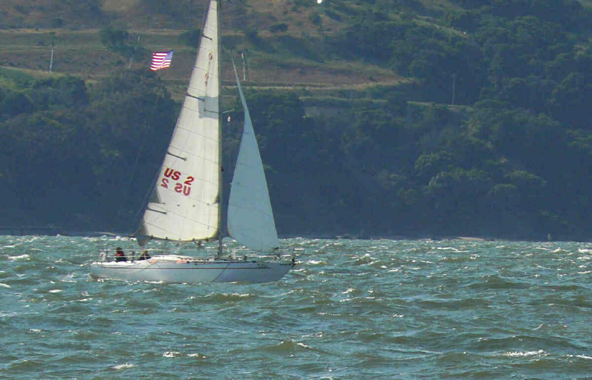 [5+sm+sb+sailing+off+the+wind.jpg]