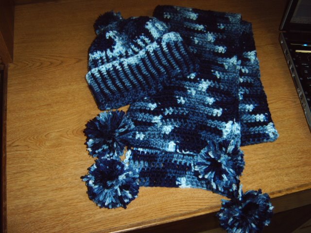 [hat+and+scarf+blue+1+(1).jpg]