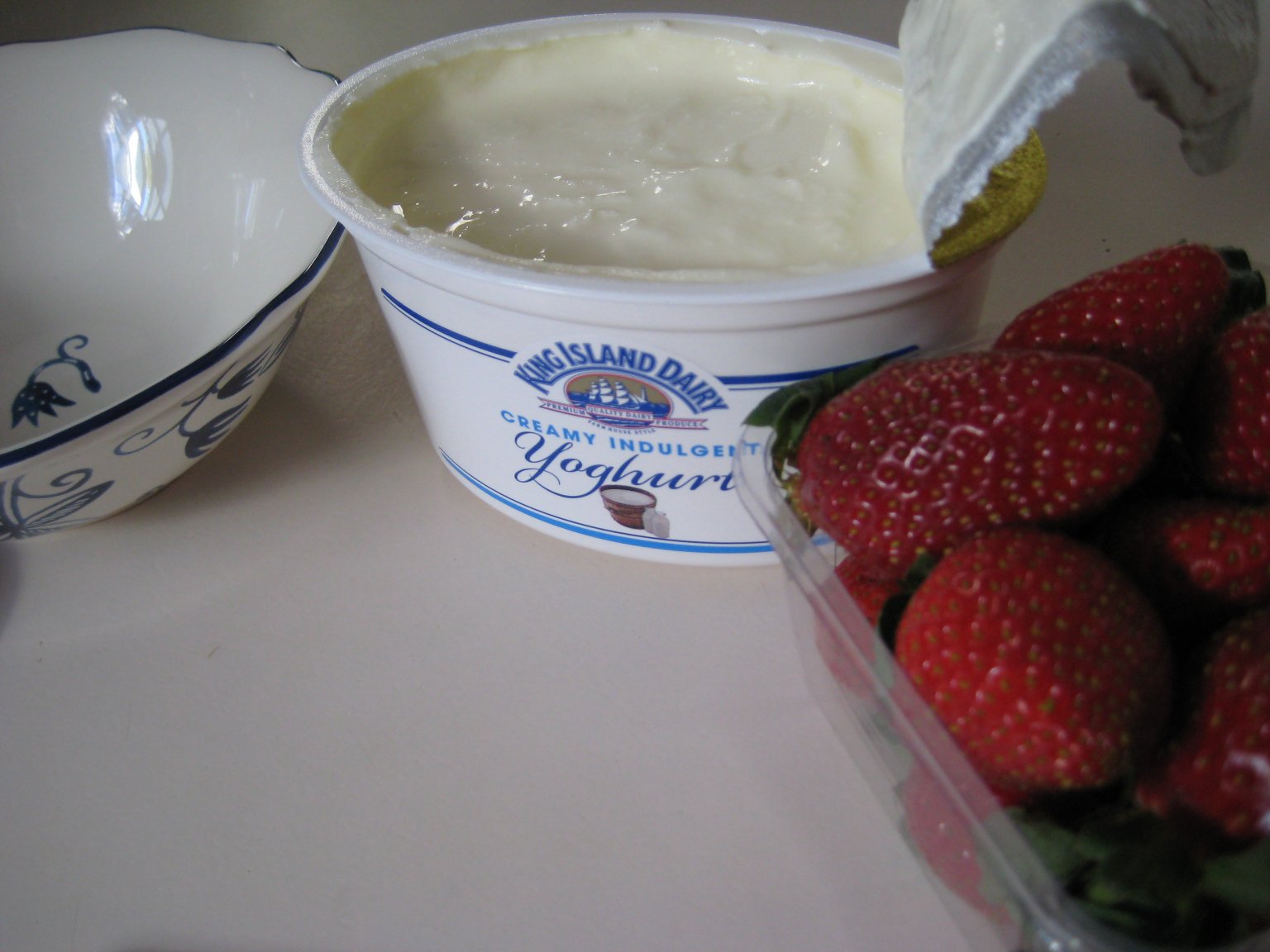 [yoghurt+strawbs.jpg]