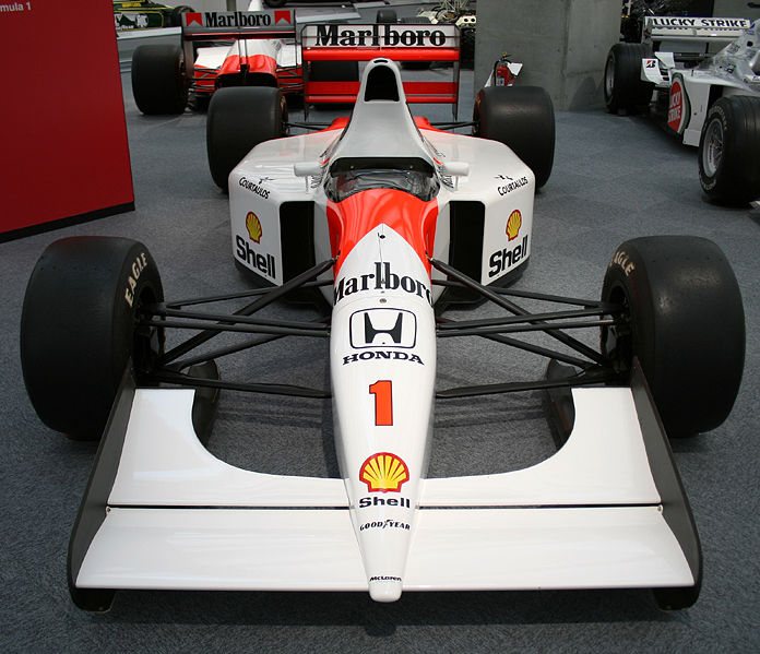 [696px-McLaren_MP4-7_front_view_Honda_Collection_Hall.jpg]