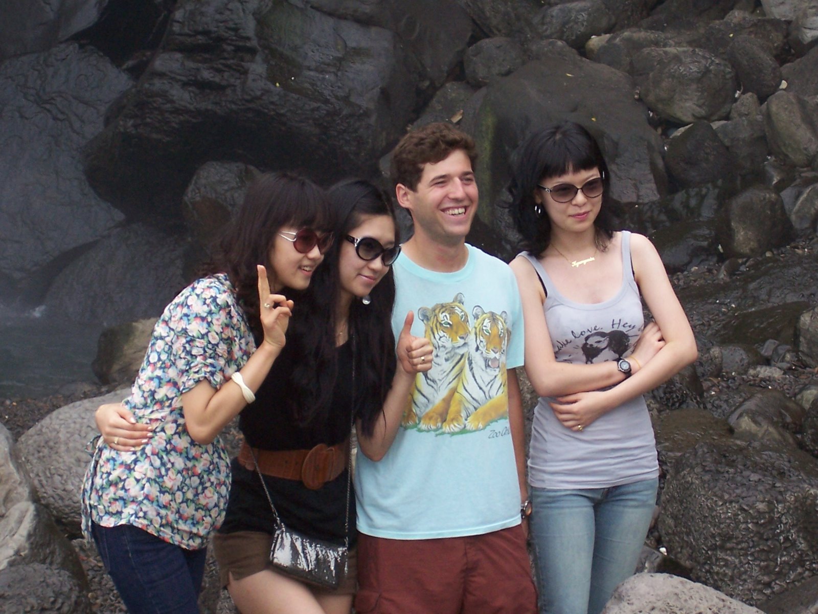 [waterfall+jon+with+girls3.JPG]