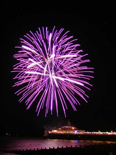 [eastbourne_fireworks_2005_2.jpg]