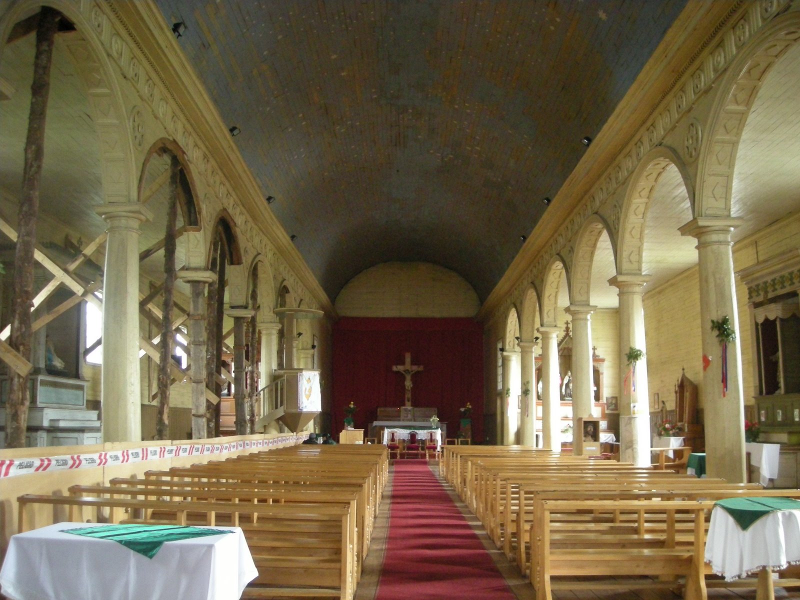 [Iglesia-+nave+central.jpg]
