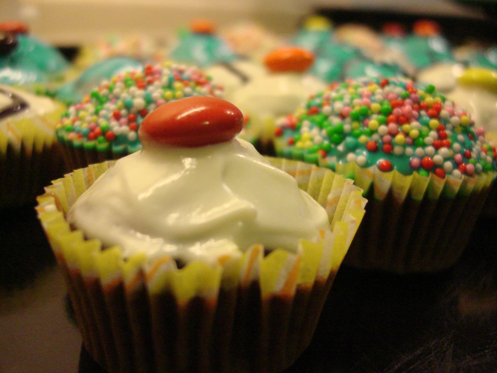 [birthday+cupcakes+(5).JPG]