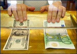 [euro+vs+dollar.jpg]