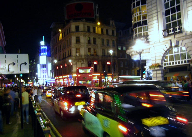[London+By+Night+-Piccadilly+Circus+Area.jpg]