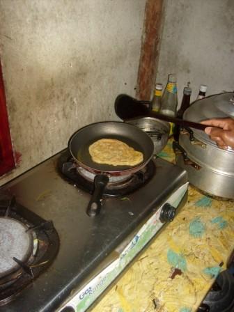 [Andaman+-+Cooking+Roti.JPG]