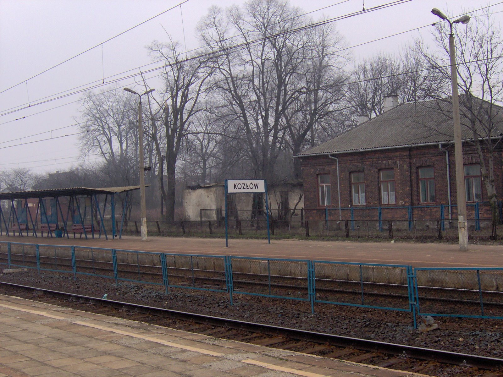 [Poland+train+station+-+Kozlow+im000991.jpg]