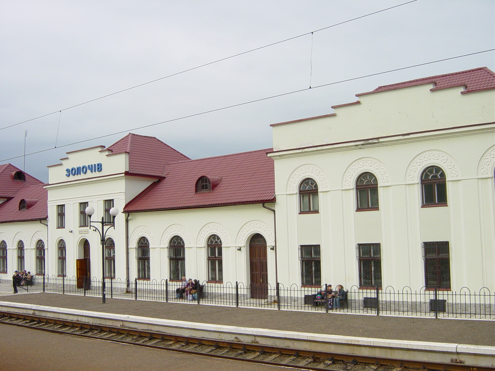 [Ukraine+-+train+station+-+Zolochiv+DSC01107.JPG]