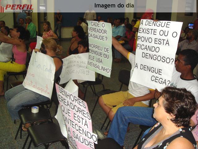 [Dengue+-+protesto+na+camara+dos+vereadores+de+Três+Lagoas.jpg]