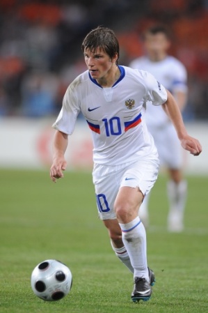 [3183162944-soccer-uefa-european-championship-2008-quarter-final-holland-v-russia.jpg]